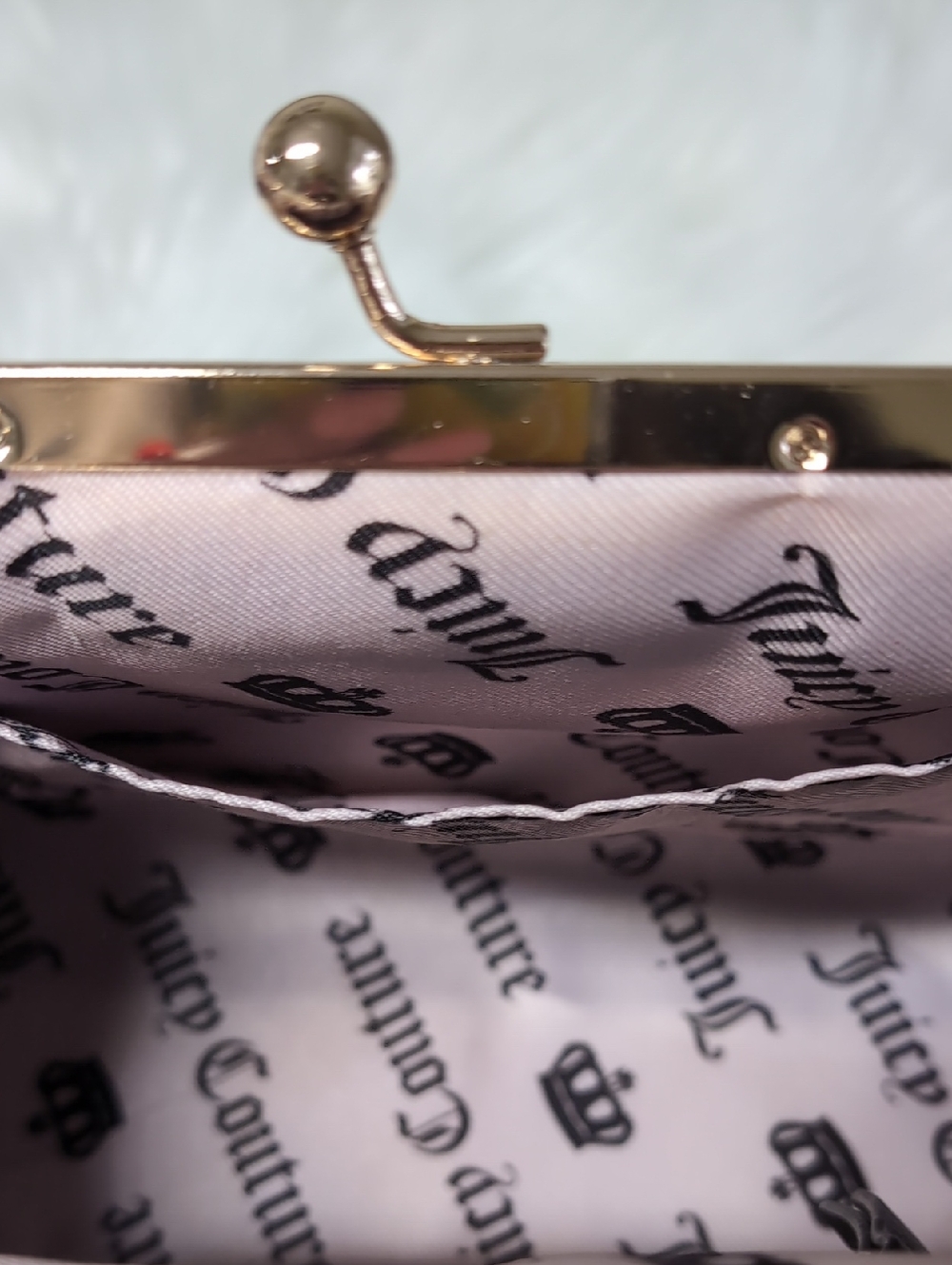 Viral 🎥 Juicy Couture Chic Y2K Medium Kiss Lock Frame Clutch, Licorice + Pink🩷 - Picture 12 of 14